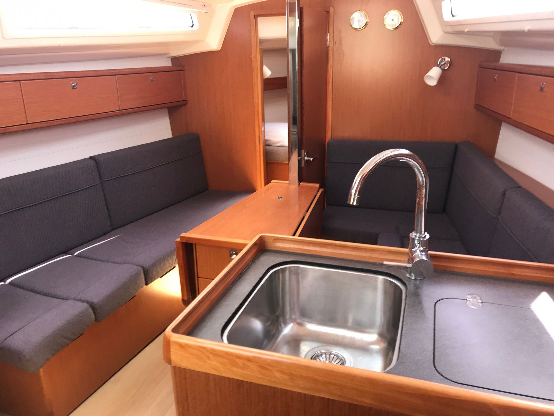 Bavaria Cruiser 33 | Brizo