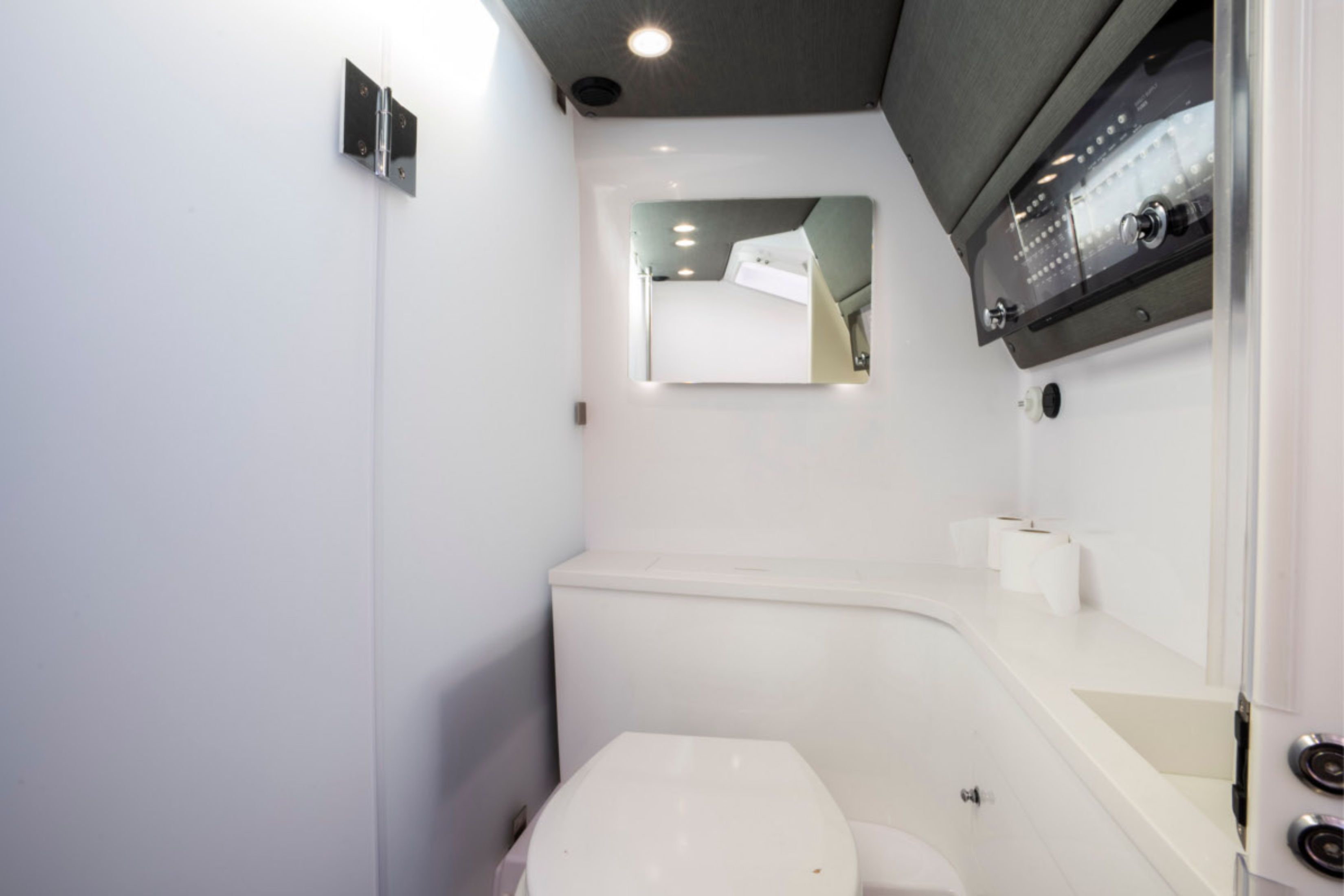 Axopar 37 Sun Top | Level 33