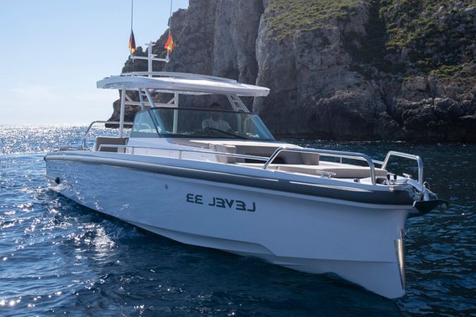 Axopar 37 Sun Top | Level 33