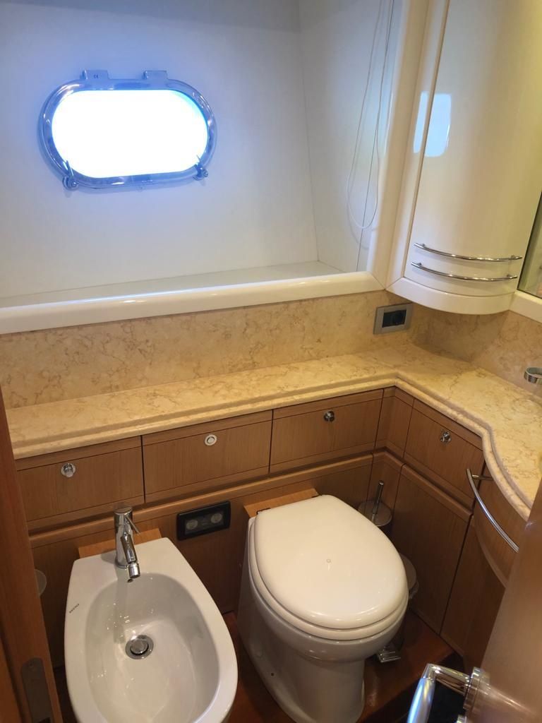 Ferretti 830 | Ferretti