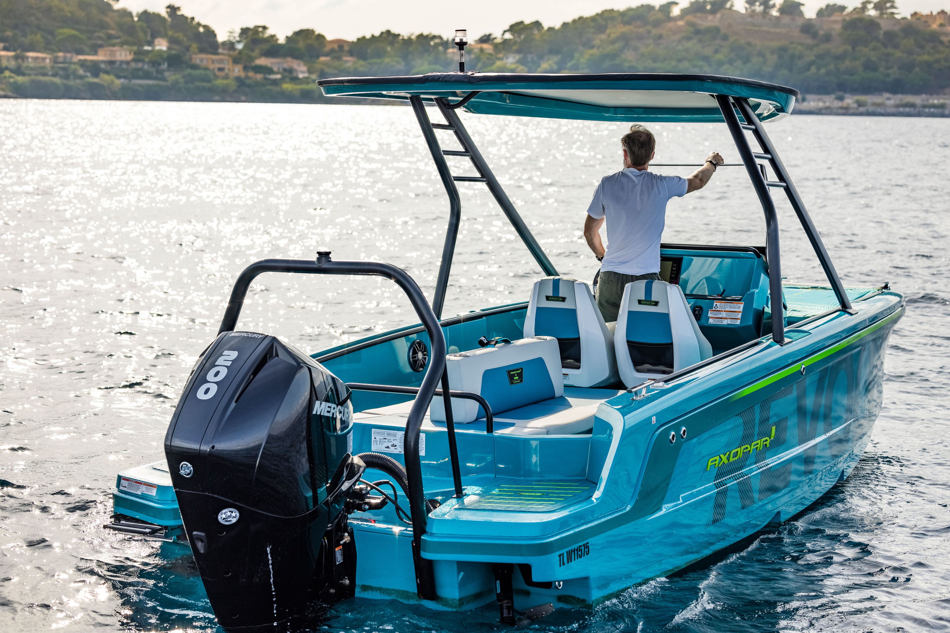 Axopar 22 | Jobe Revolve 1