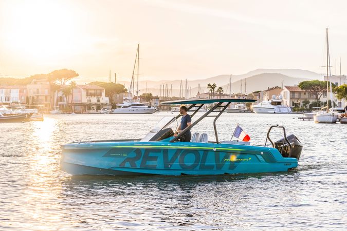 Axopar 22 | Jobe Revolve 1