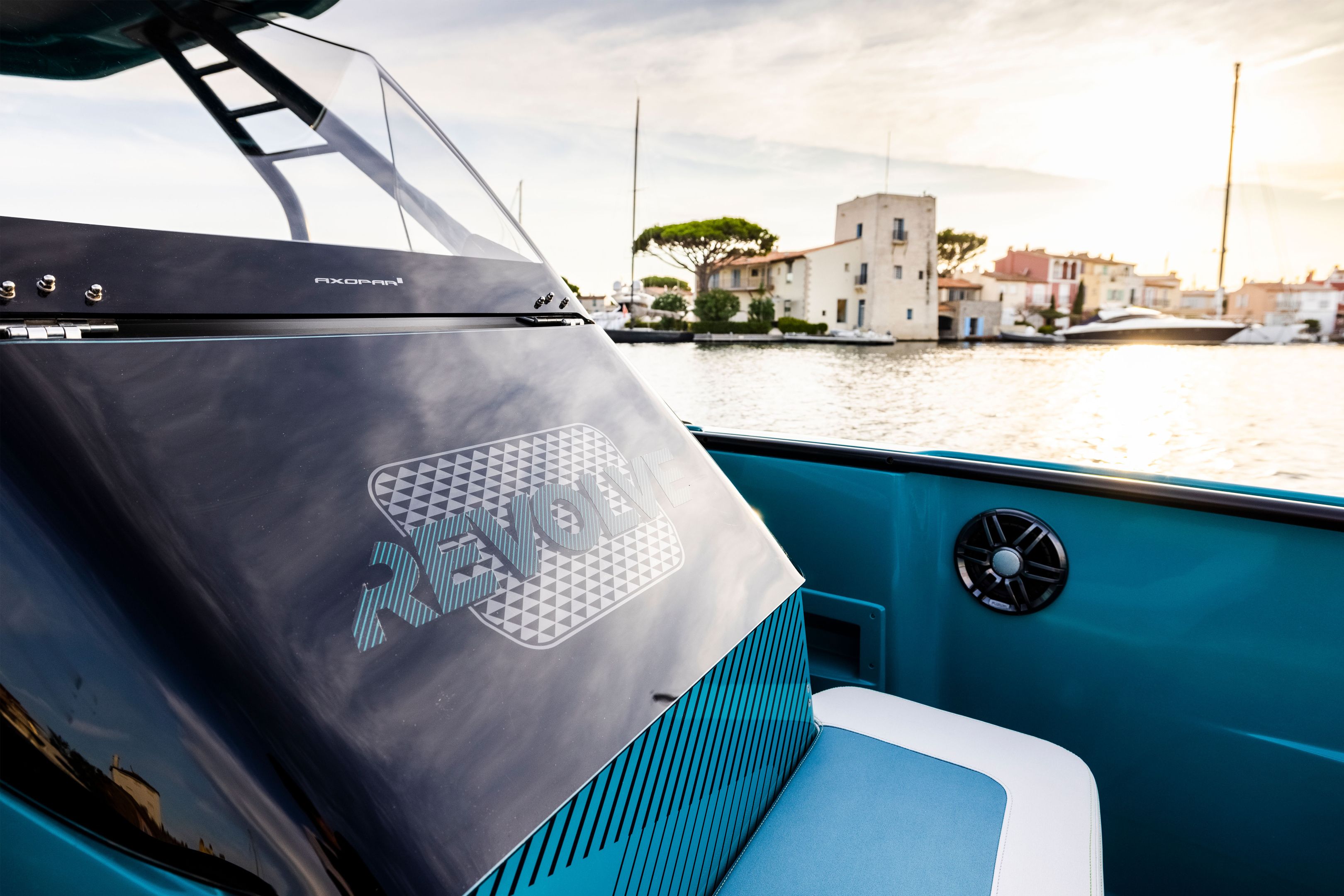 Axopar 22 | Jobe Revolve 1