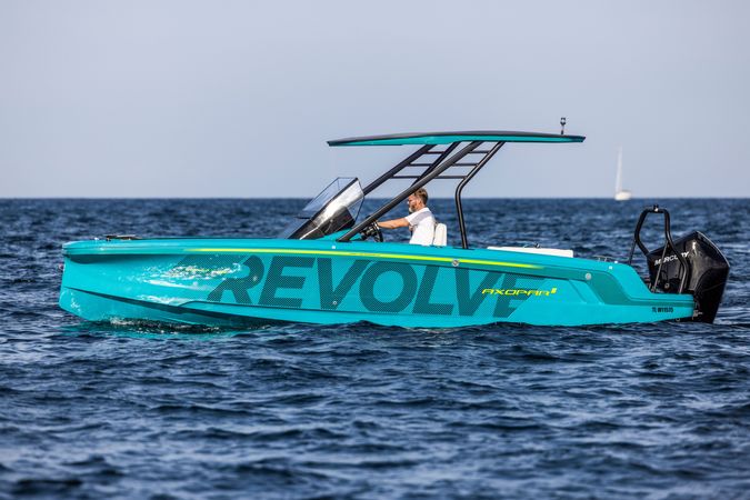 Axopar 22 | Jobe Revolve 1