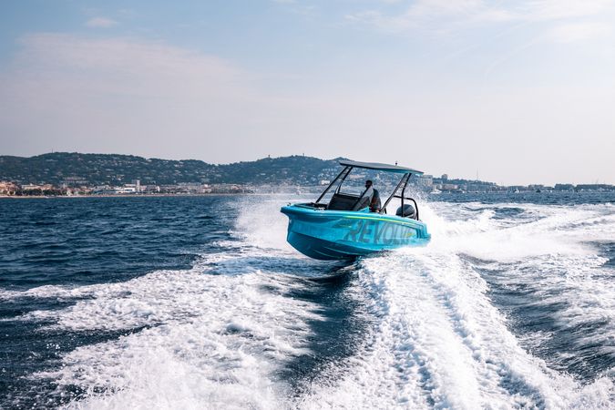 Axopar 22 | Jobe Revolve 1