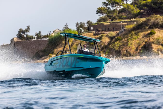 Axopar 22 | Jobe Revolve 1