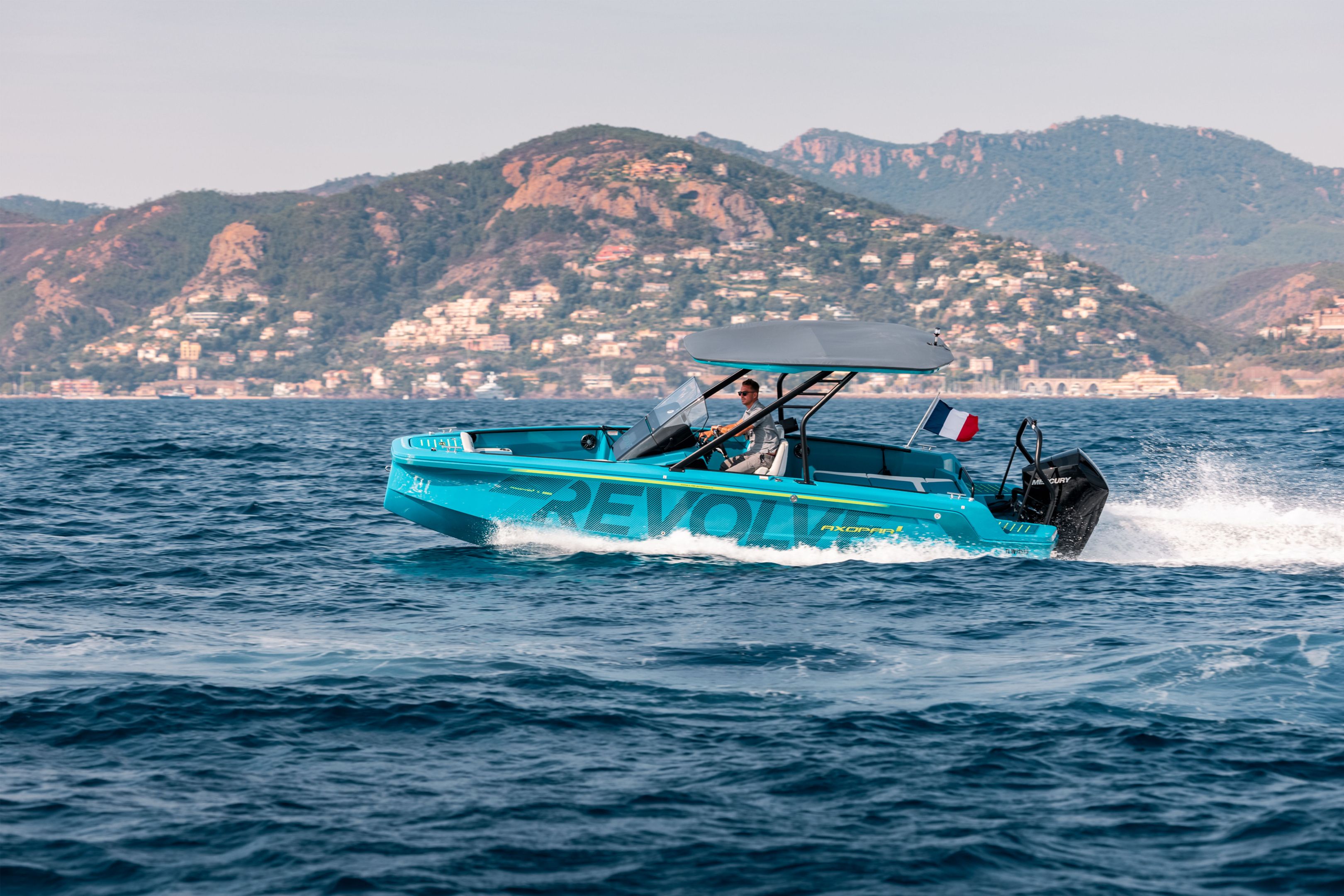 Axopar 22 | Jobe Revolve 1