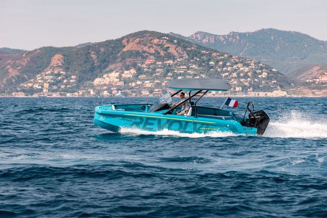 Axopar 22 | Jobe Revolve 1