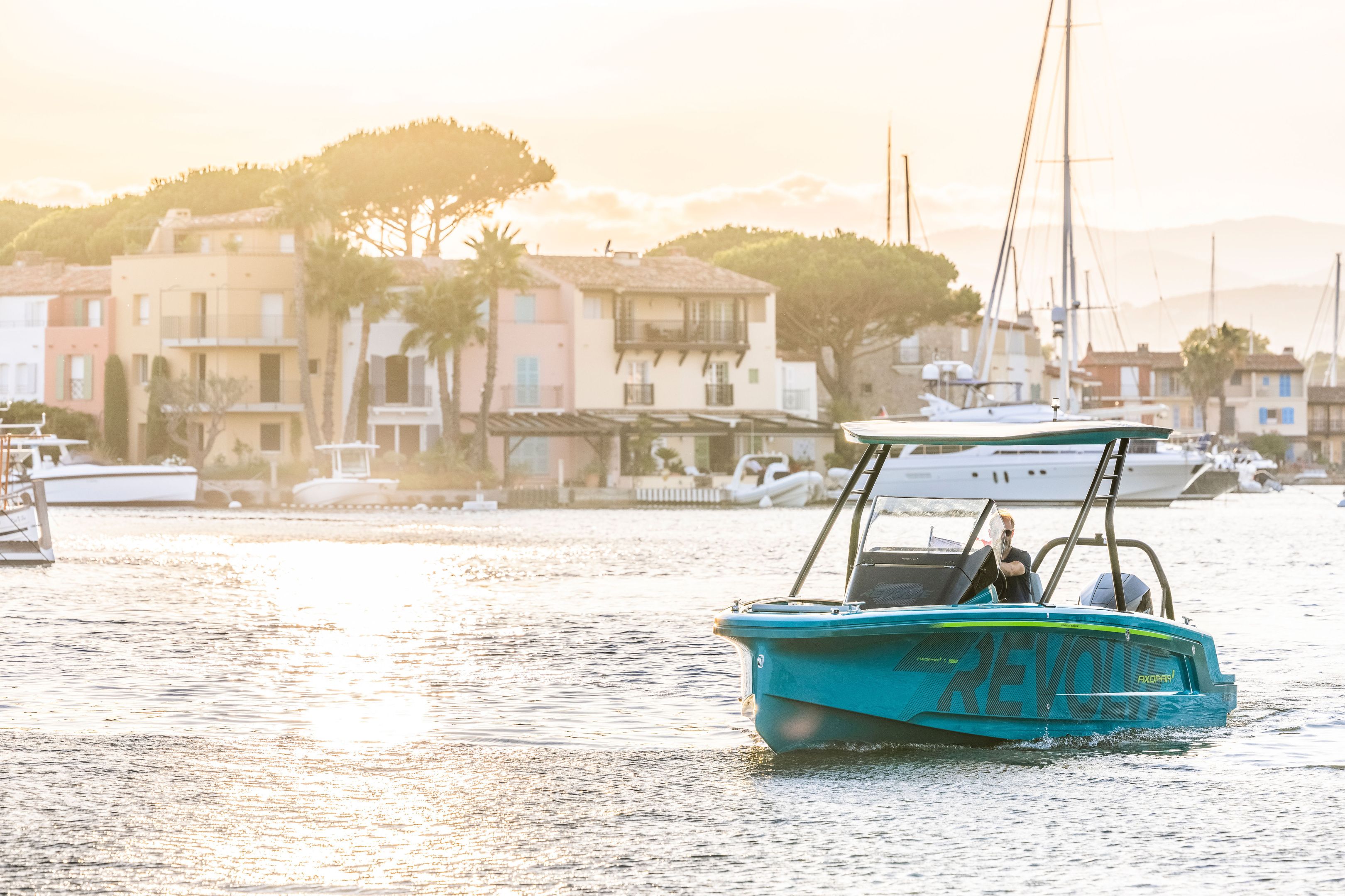 Axopar 22 | Jobe Revolve 1