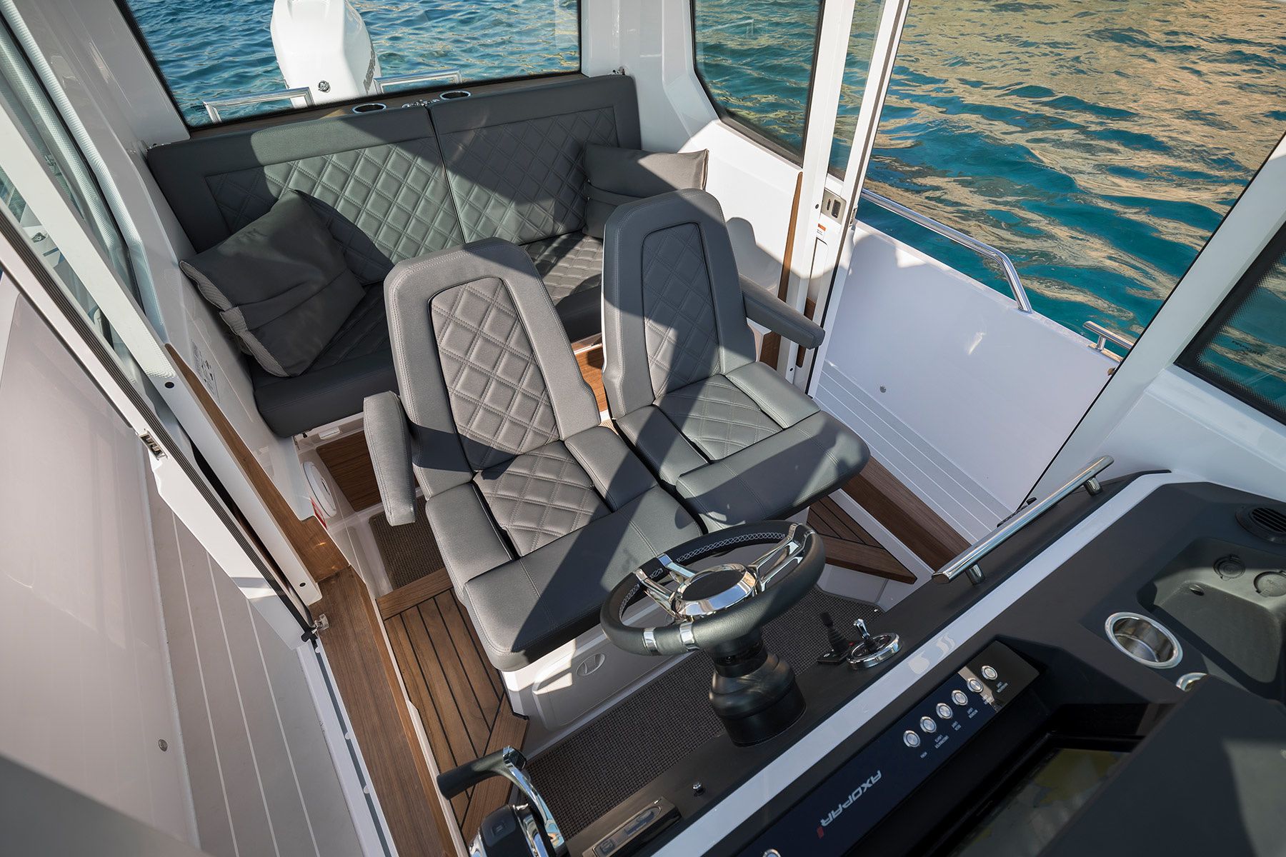 Axopar 28 Cabin | Rani