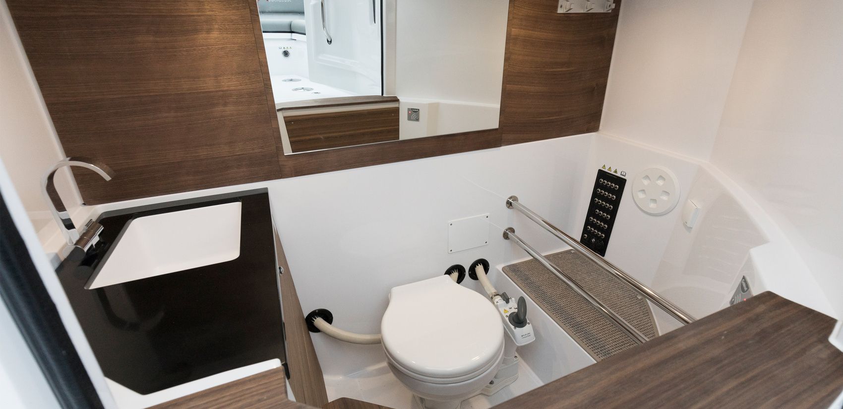 Axopar 28 Cabin | Rani