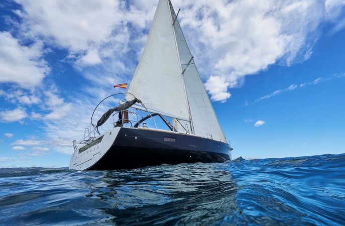 Beneteau Oceanis 45 | Darkness