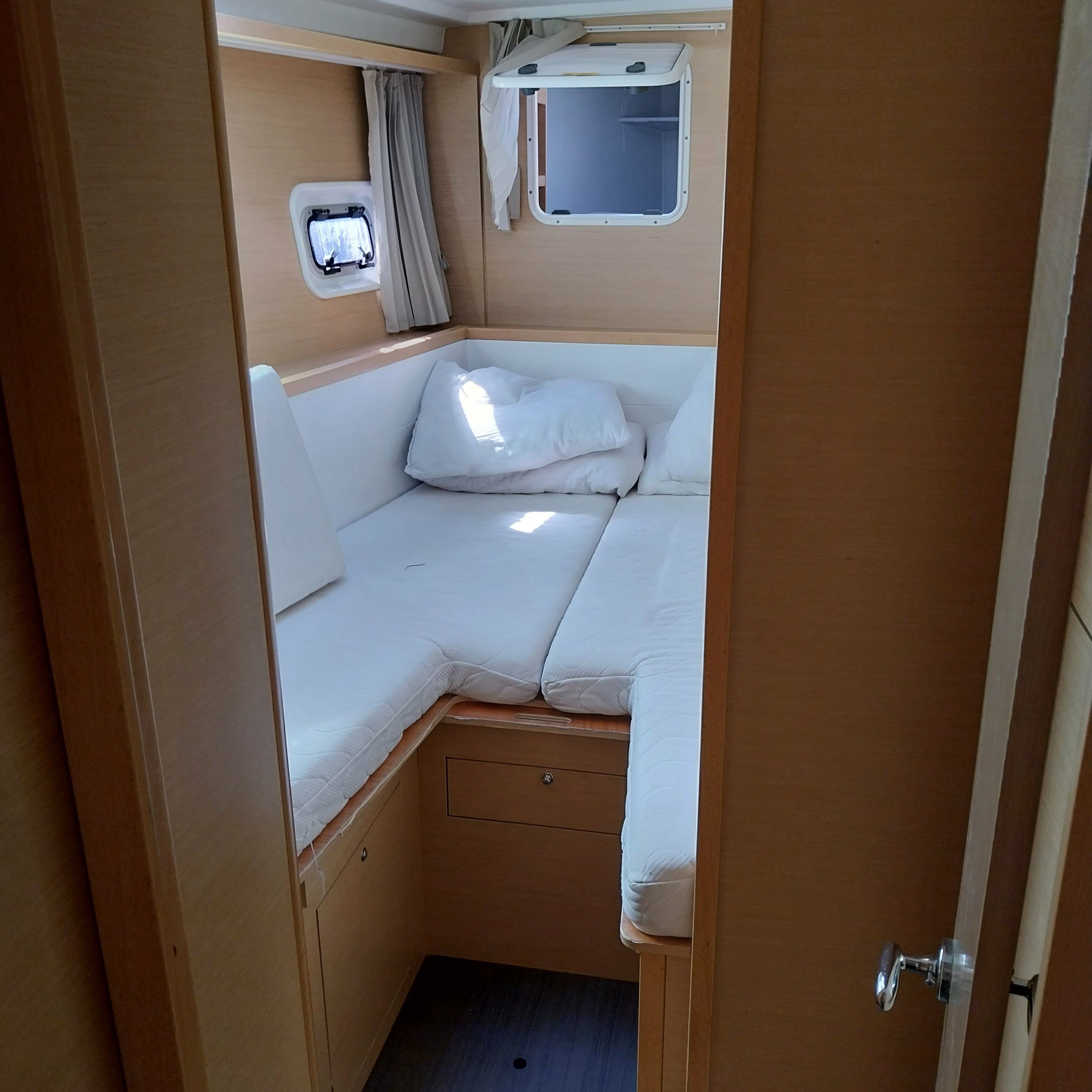 Lagoon 400 S2 | Footprints