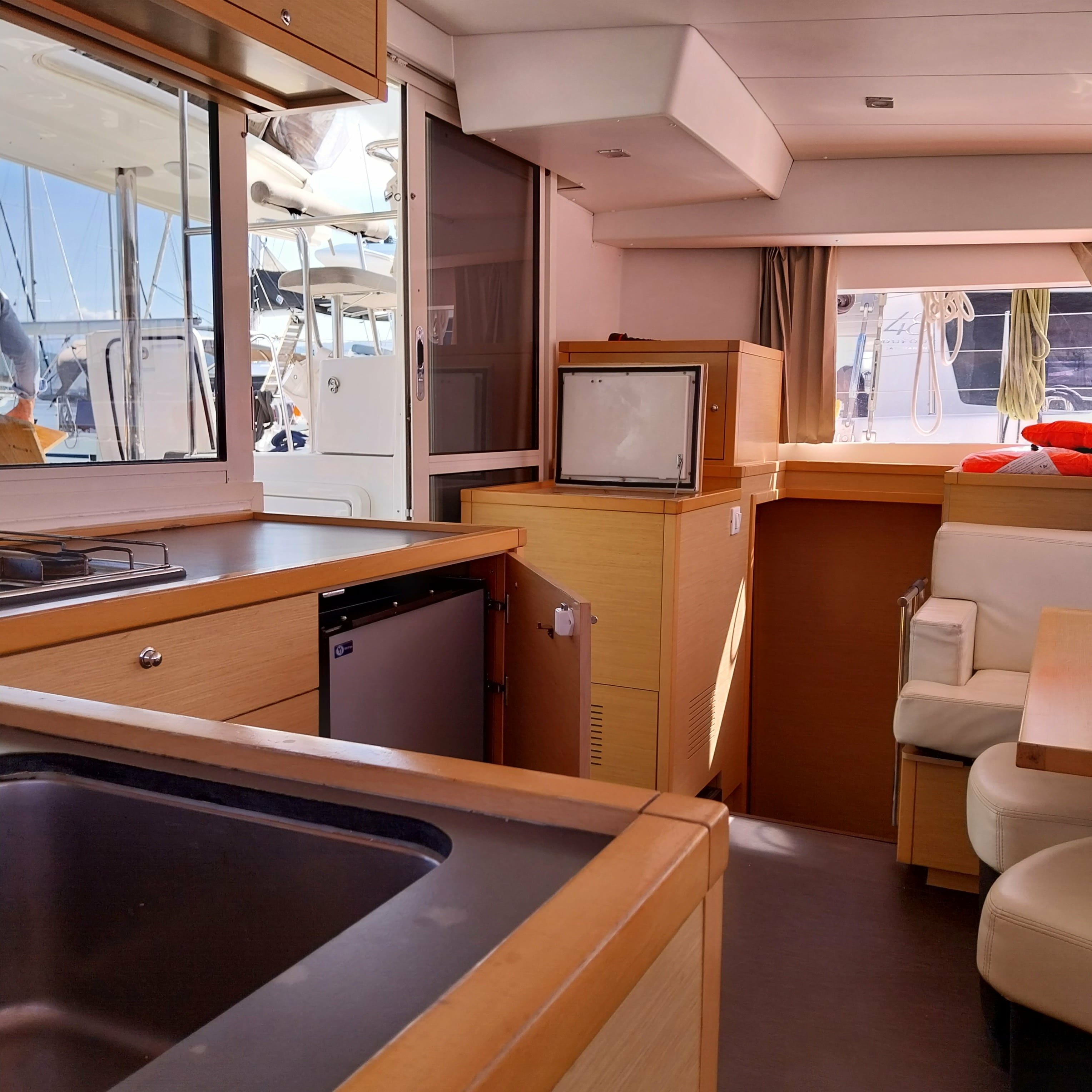 Lagoon 400 S2 | Footprints