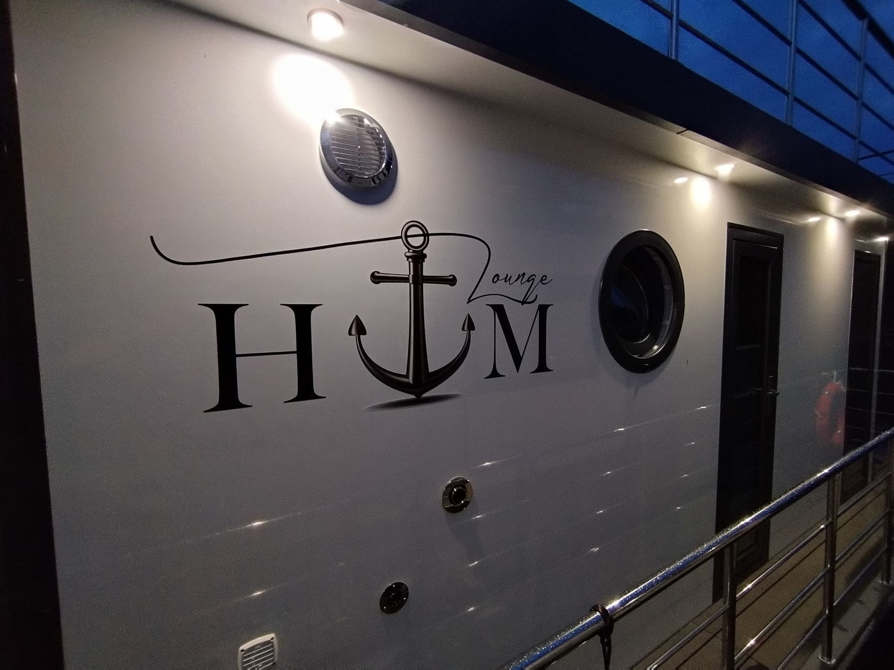 Waterbus S.C. Independent 10 | H + M Lounge