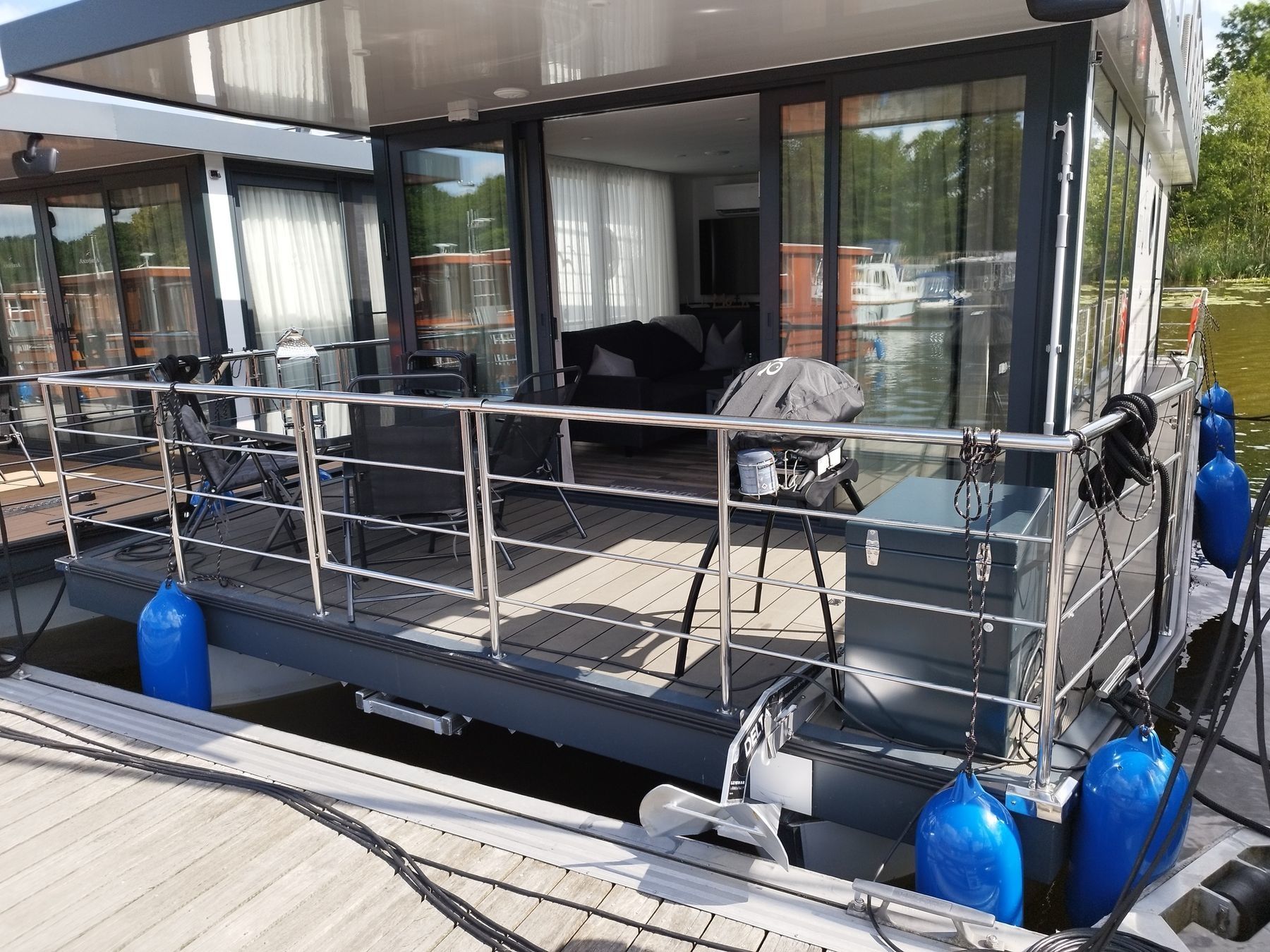 Waterbus S.C. Independent 10 | H + M Lounge