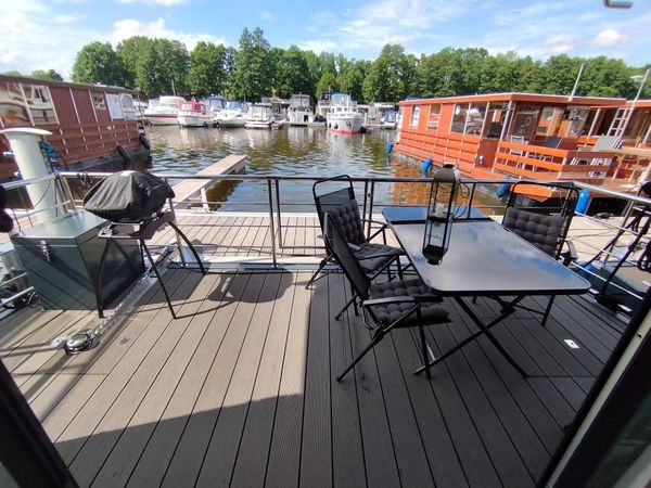 Waterbus S.C. Independent 10 | H + M Lounge