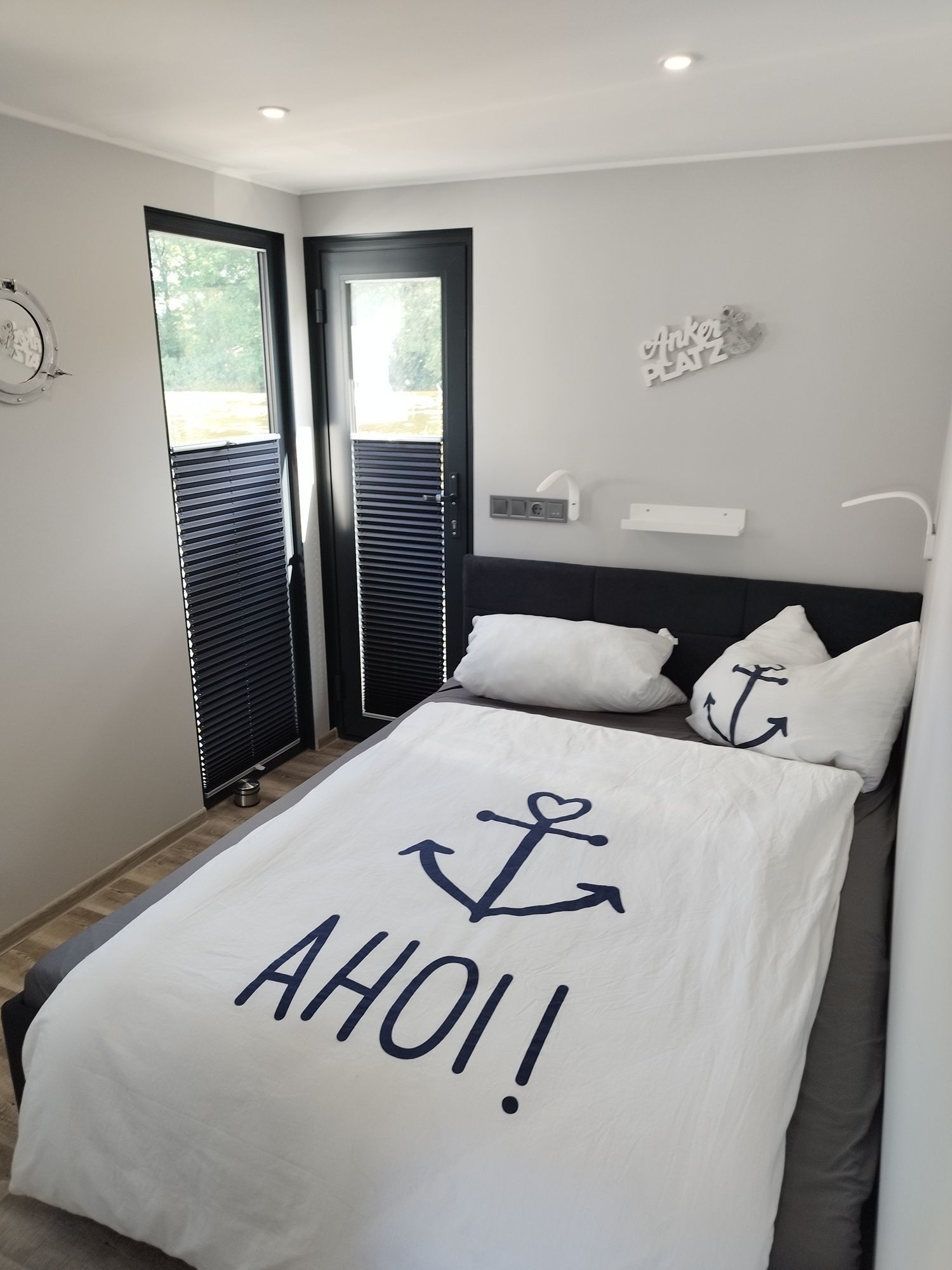 Waterbus S.C. Independent 10 | H + M Lounge