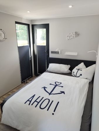 Waterbus S.C. Independent 10 | H + M Lounge