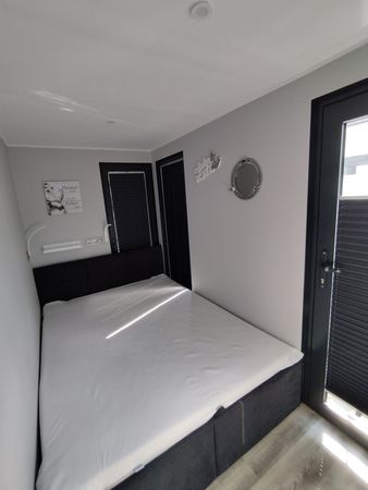 Waterbus S.C. Independent 10 | H + M Lounge