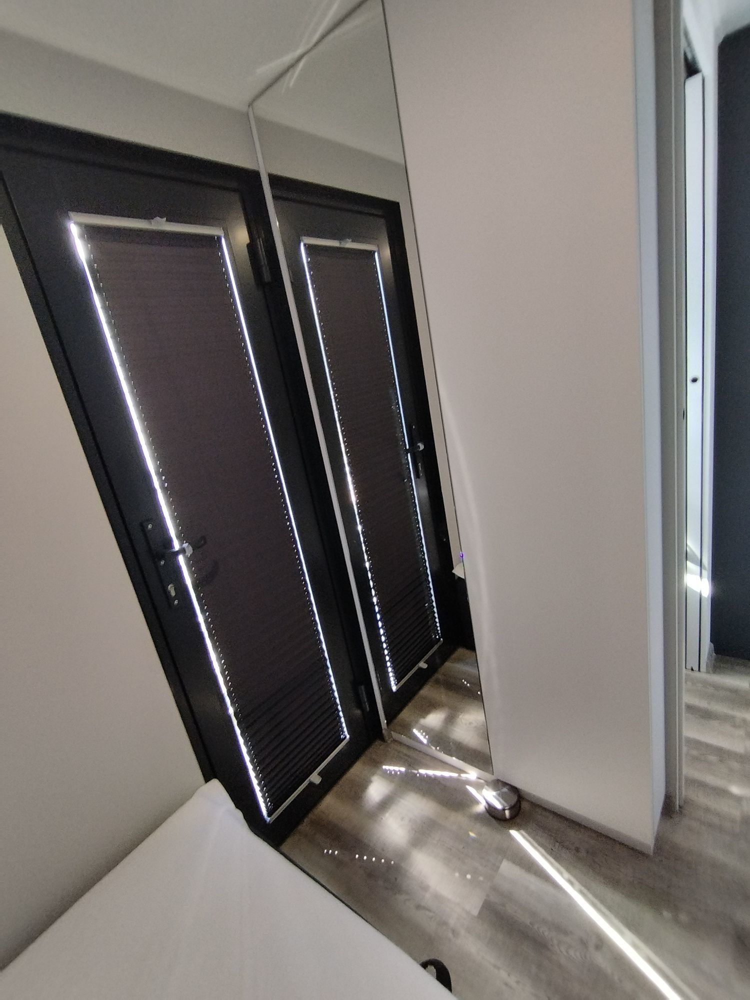 Waterbus S.C. Independent 10 | H + M Lounge