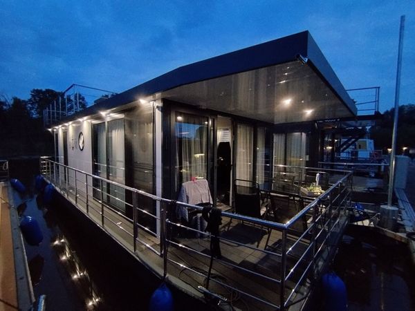 Waterbus S.C. Independent 10 | H + M Lounge