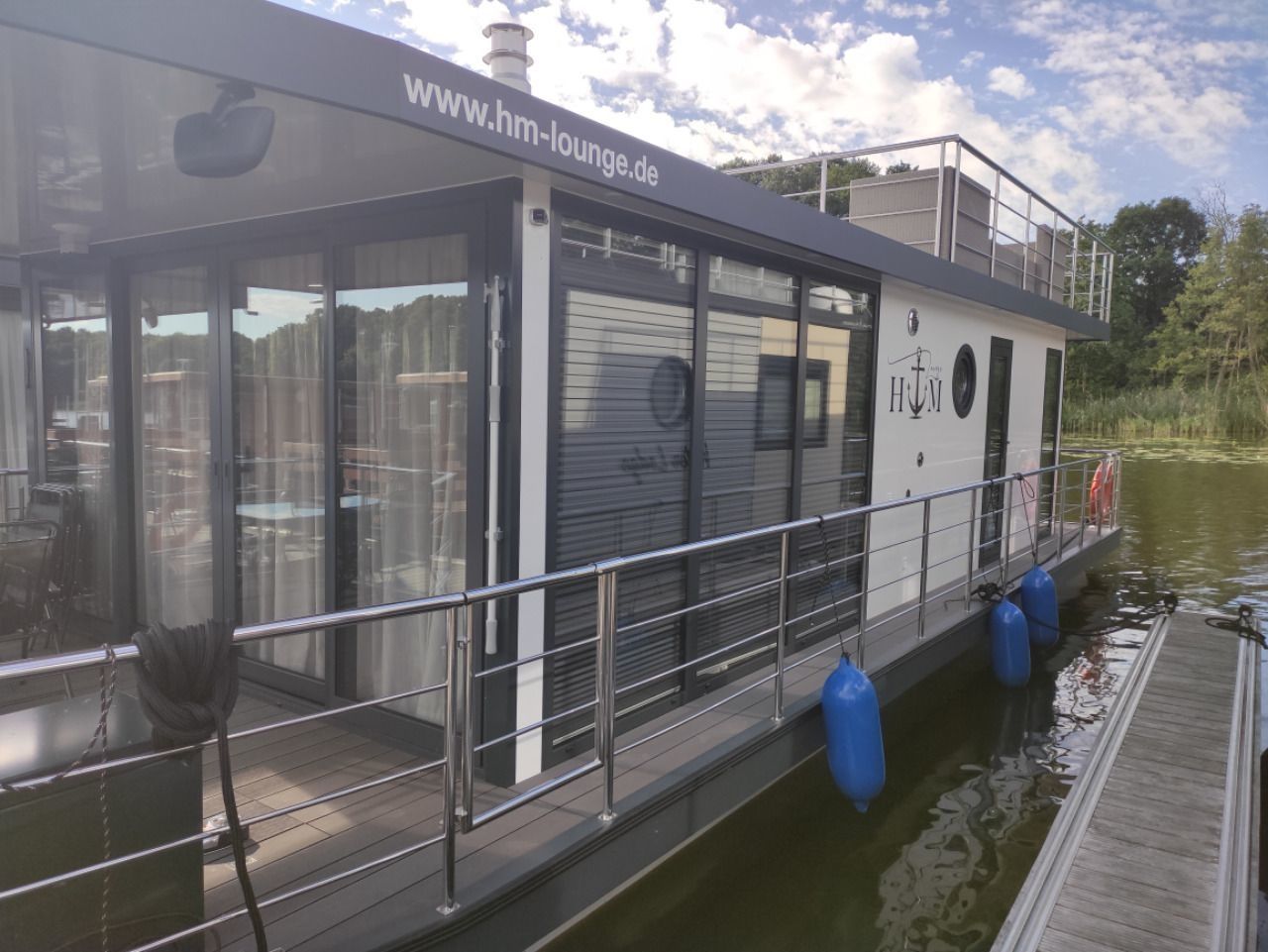 Waterbus S.C. Independent 10 | H + M Lounge