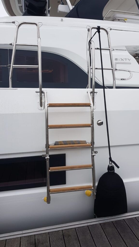 Lagoon Sixty 5 | White Caps