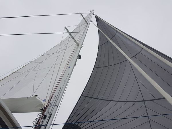 Lagoon Sixty 5 | White Caps