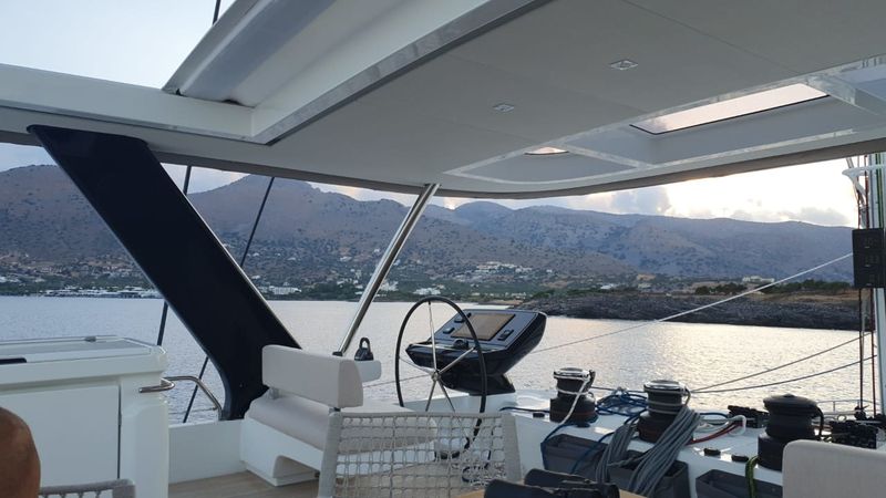 Lagoon Sixty 5 | White Caps