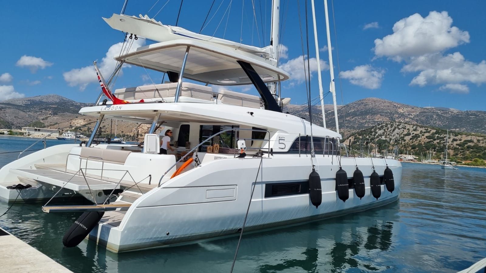 Lagoon Sixty 5 | White Caps