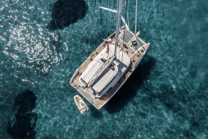 Lagoon Sixty 5 | White Caps