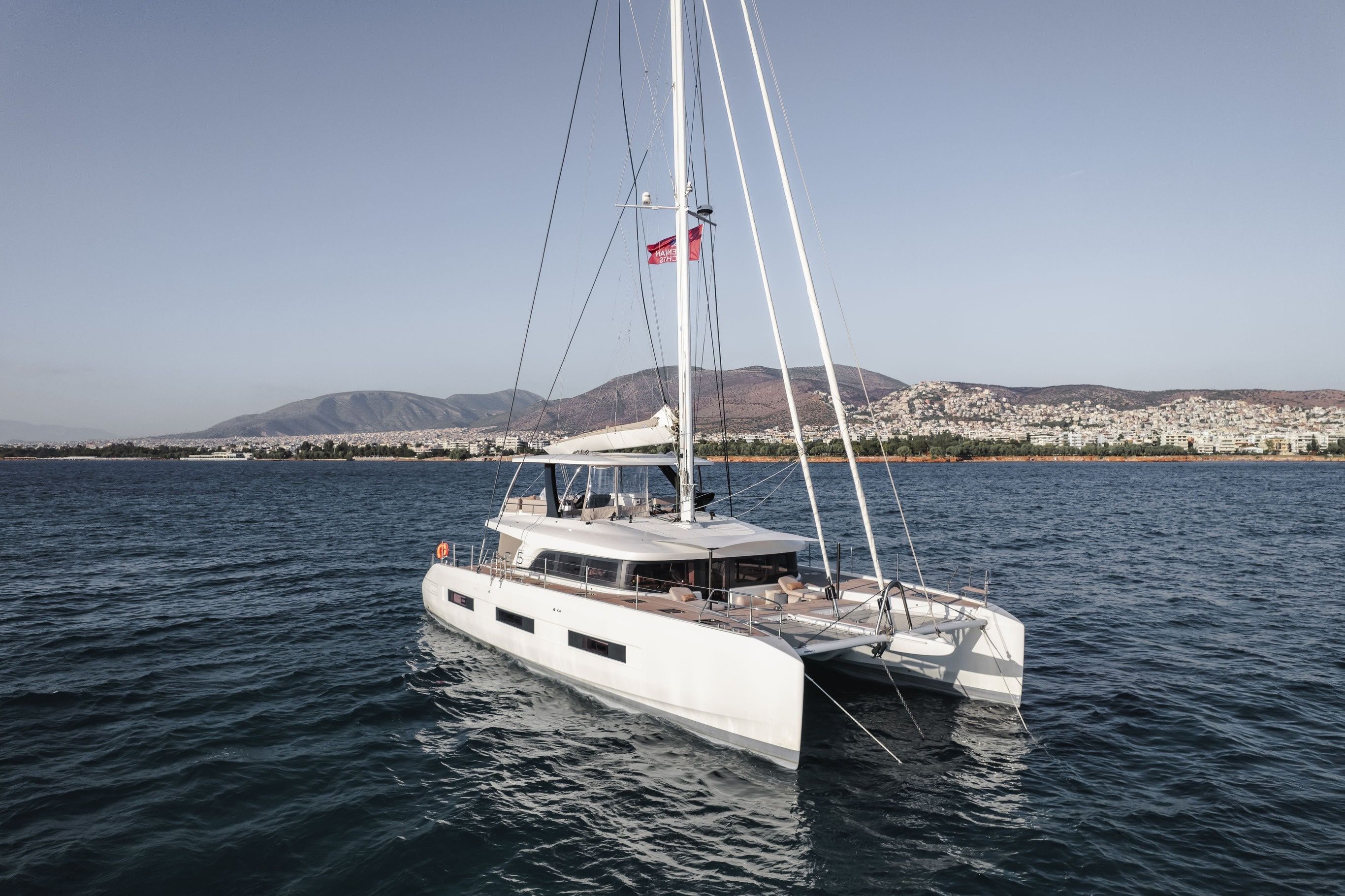 Lagoon Sixty 5 | White Caps