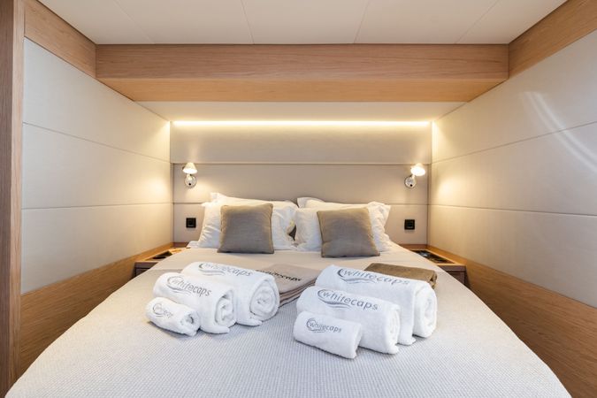 Lagoon Sixty 5 | White Caps