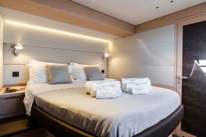 Lagoon Sixty 5 | White Caps