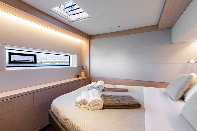 Lagoon Sixty 5 | White Caps