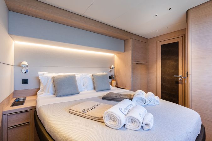 Lagoon Sixty 5 | White Caps