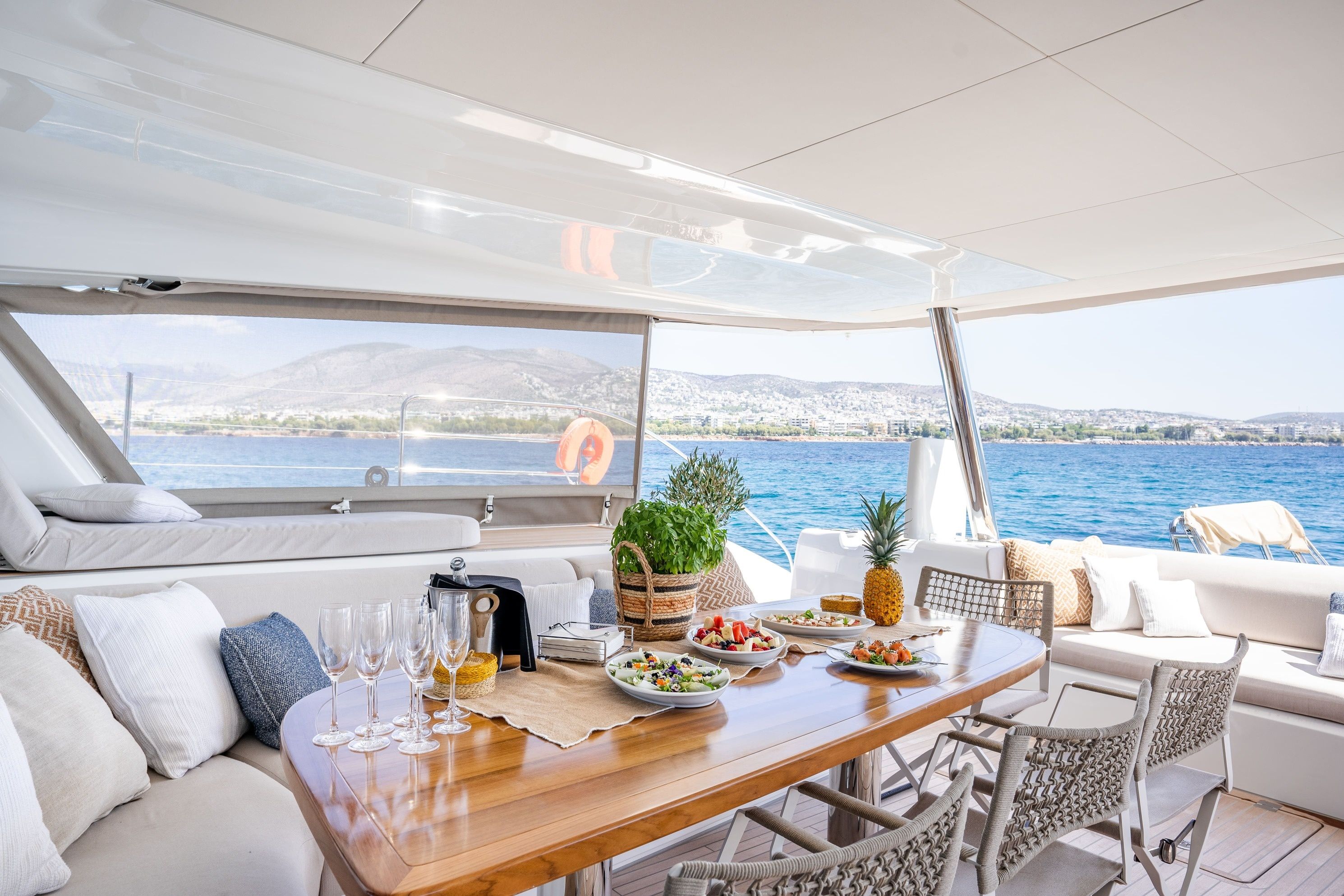 Lagoon Sixty 5 | White Caps