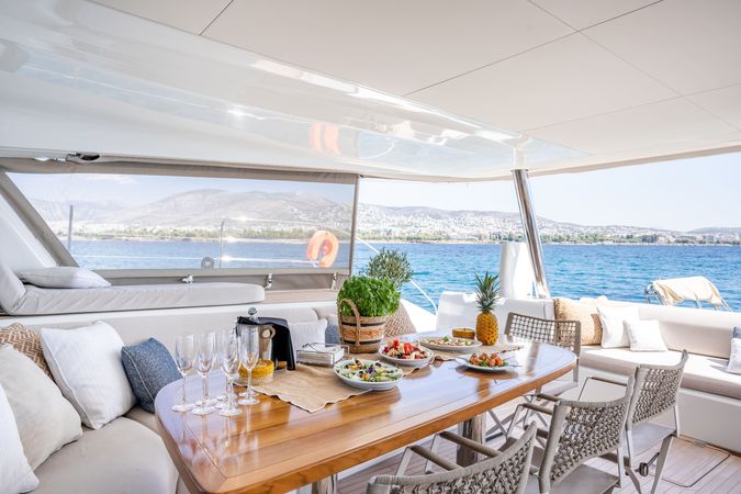 Lagoon Sixty 5 | White Caps