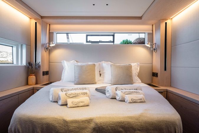 Lagoon Sixty 5 | White Caps