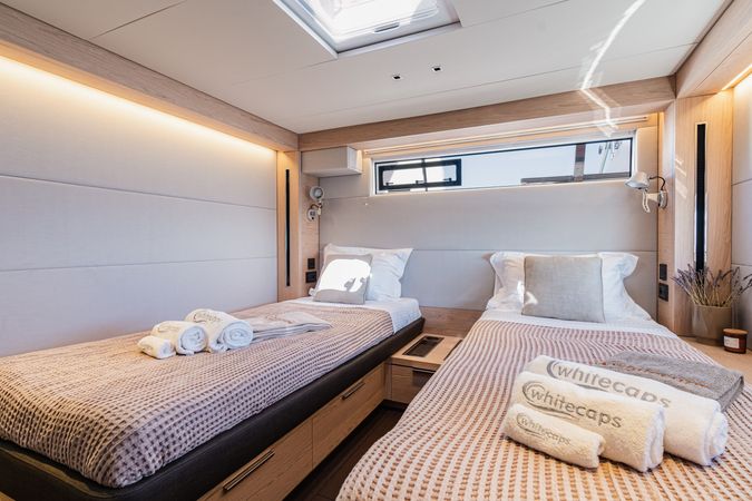 Lagoon Sixty 5 | White Caps