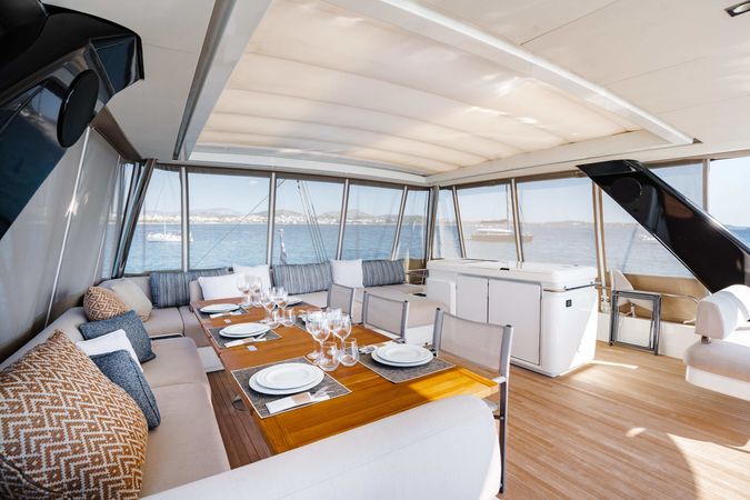 Lagoon Sixty 5 | White Caps