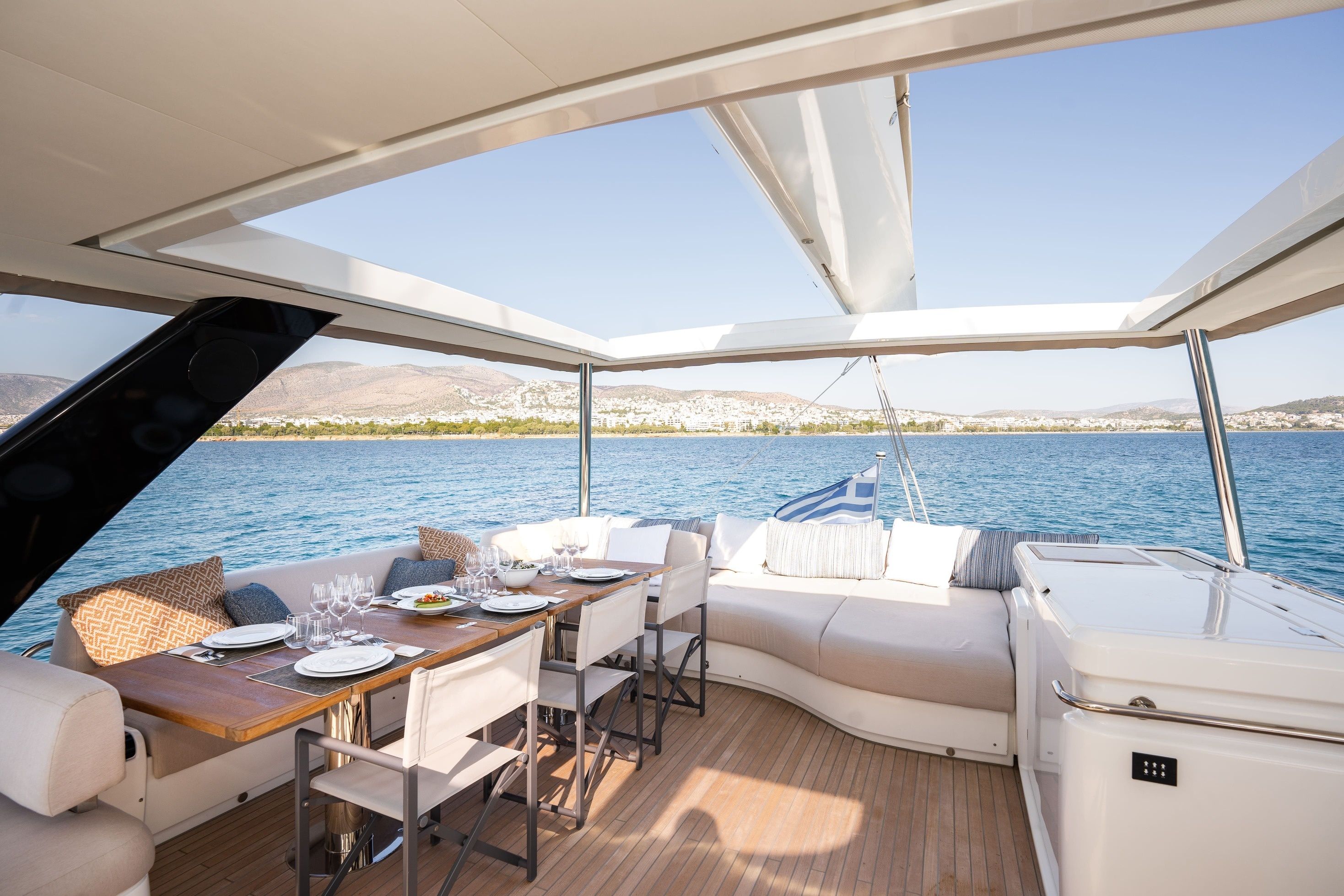 Lagoon Sixty 5 | White Caps