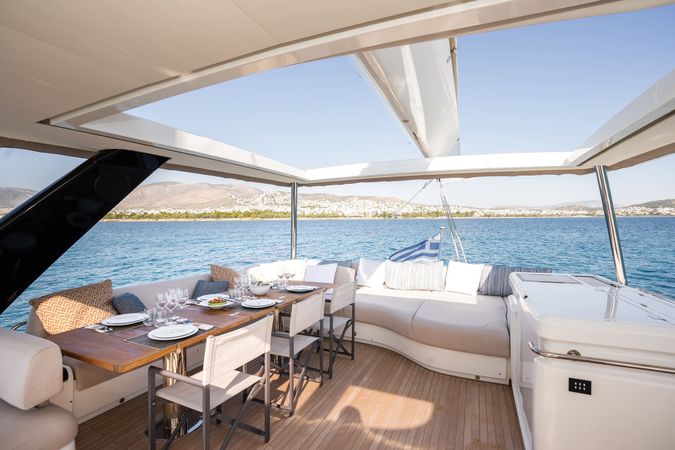 Lagoon Sixty 5 | White Caps