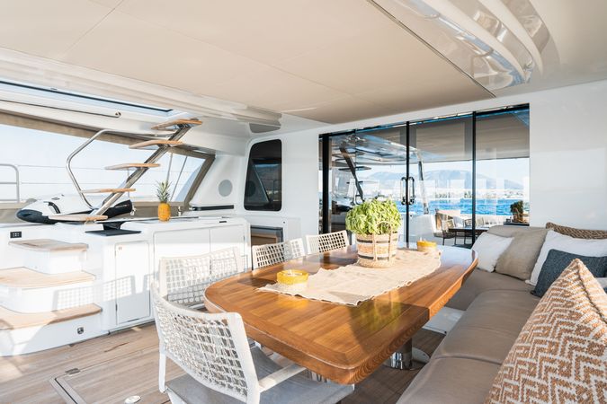 Lagoon Sixty 5 | White Caps