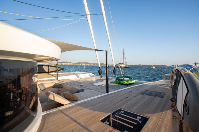 Lagoon Sixty 5 | White Caps