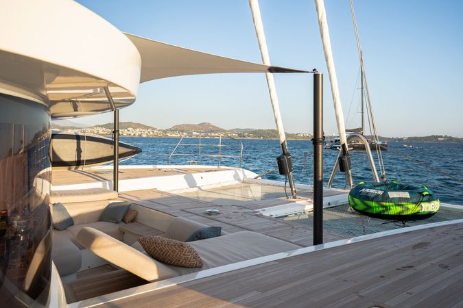 Lagoon Sixty 5 | White Caps