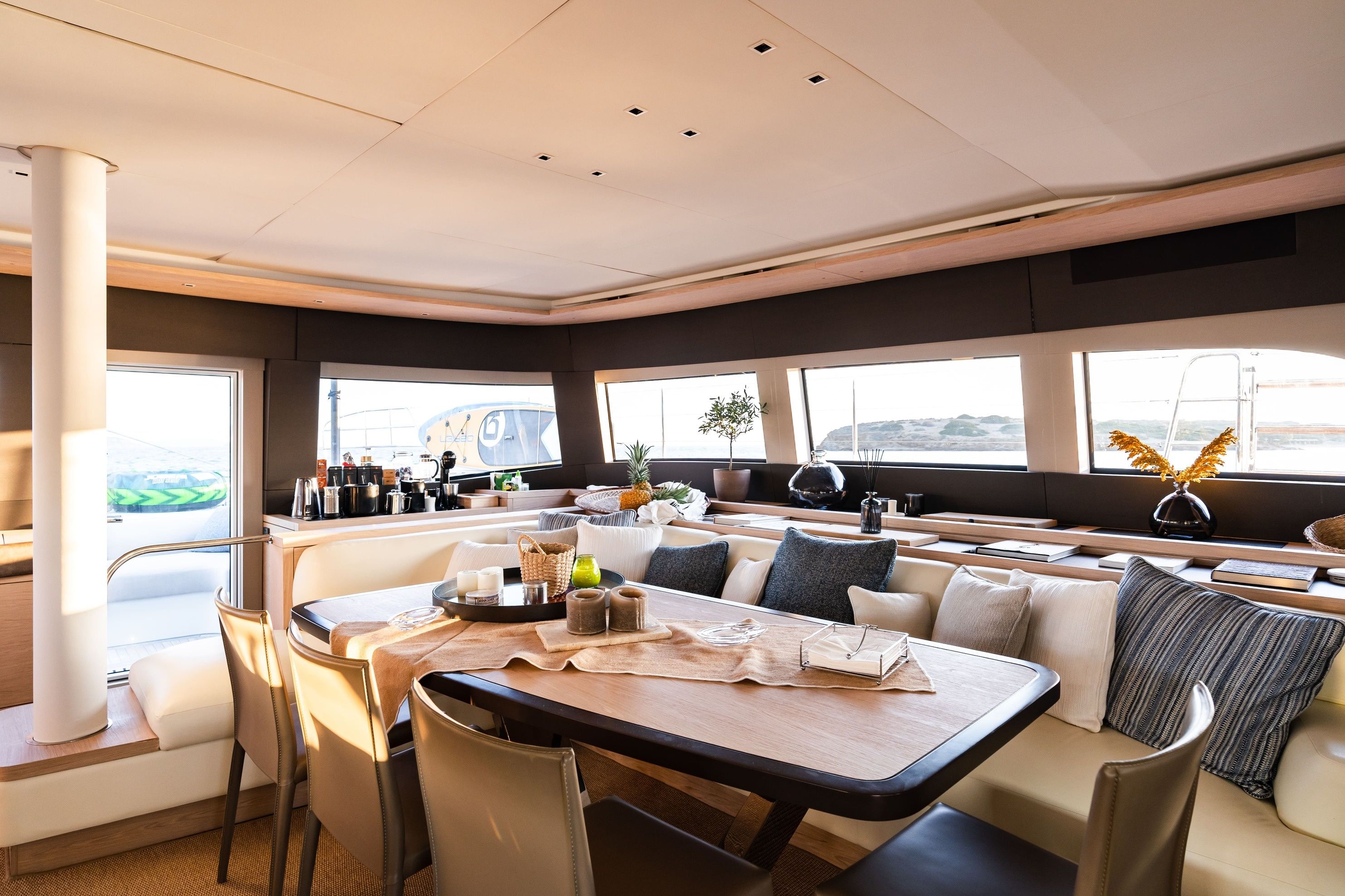 Lagoon Sixty 5 | White Caps