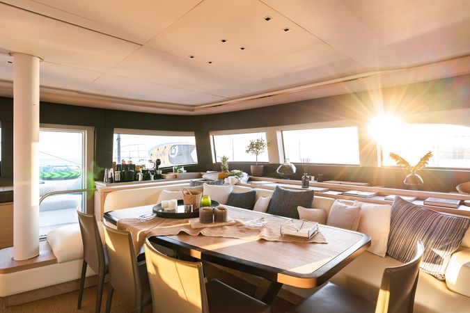 Lagoon Sixty 5 | White Caps