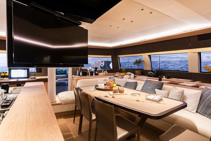 Lagoon Sixty 5 | White Caps